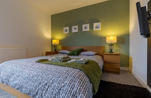 Smethwick House | Comfy & Chique Stay - Perfect For Visiting Birminghams Sites, Events & City Centre