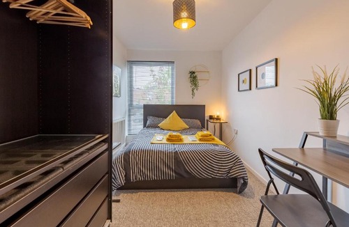 Smethwick House | Comfy & Chique Stay - Perfect For Visiting Birminghams Sites, Events & City Centre