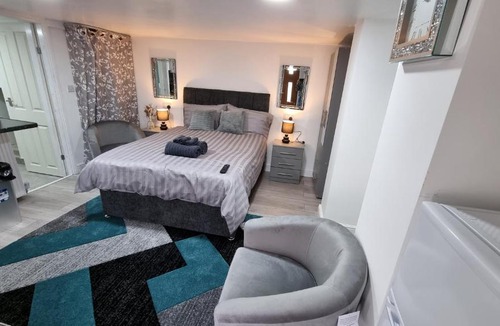 Harehills Apartment | Comfy Studio apartment with Wi-Fi and Smart TV