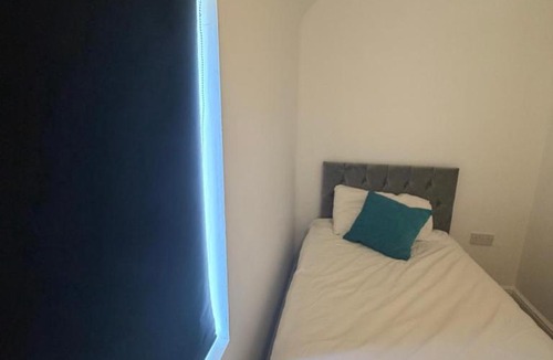 Newcastle-Under-Lyme Apartment | Commet Town House