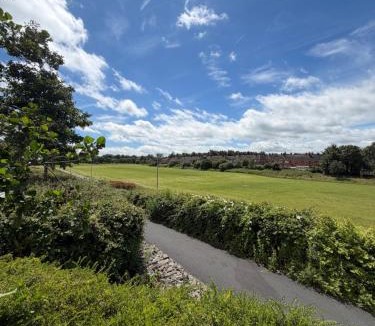 Newcastle-Under-Lyme Apartment | Commet Town House