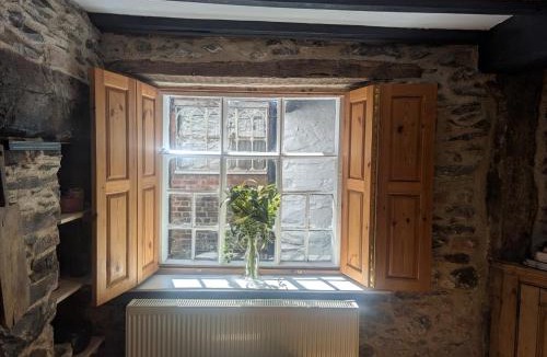 Llanfyllin House | Compton House, Llanfyllin
