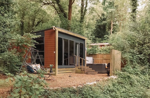 Caerwys Cottage | Contemporary mini pod with one double pull-out bed and en suite shower and W.