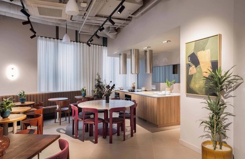 East Acton Apartment | Contemporary Studio | Gym Access | StayCozy