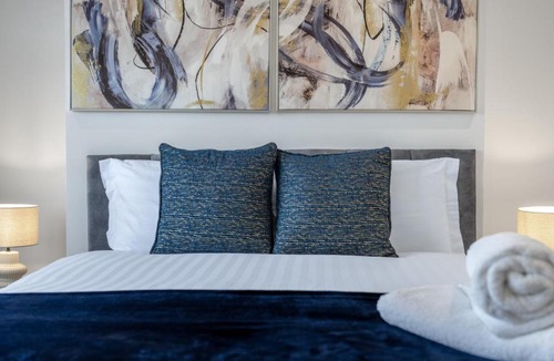 Hemel Hempstead House | Contractor 4-Bed | FREE Parking | Wi-Fi | Hemel