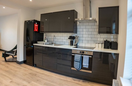 Giltbrook Apartment | Contractor Accommodation- 5 Beds - Free Parking