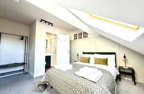 Worksop House | Contractor Accommodation Sleeps 7 - 4 Bathrooms - Parking For 3 Vans - Worksop