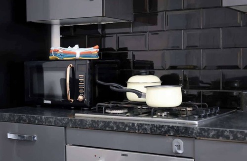 Leicester House | Contractor Base - 3BR House - Parking, Fast Wi-Fi