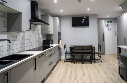 Skewen Apartment | Contractor Stay 2 Bed 2 En-suites