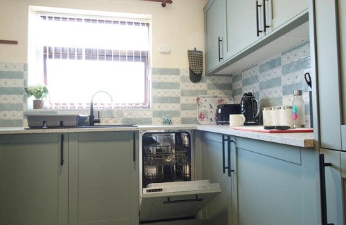 Harborne House | Contractor & University Stay - Scenic Views - Driveway - Near QE
