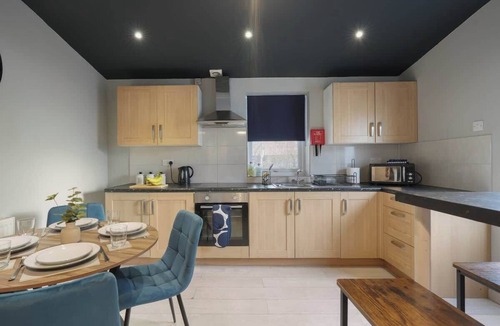 Doncaster House | Contractor |Working Professionals | FREE Parking