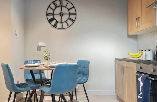 Doncaster House | Contractor |Working Professionals | FREE Parking