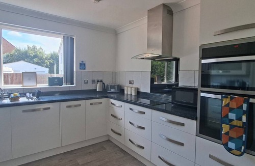 Peterborough House | Contractors paradise in Peterborough -sleeps 14