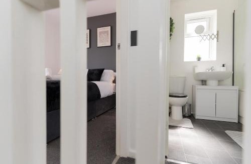 Oldbury House | Contractors-Relocation-Free Parking-M5 Junction2