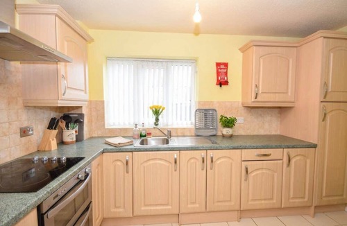 Preston Apartment | Convenient 2 Bedroom Apartment in Preston w WiFi