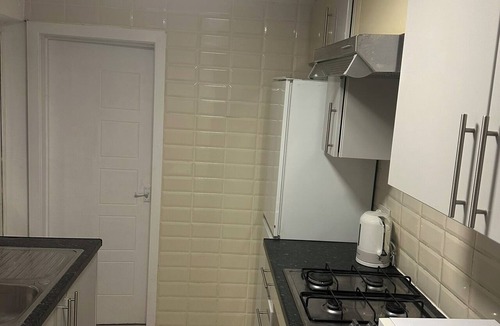 Reading House | Convenient 3-Bed Home near M4, Reading University, Shops and Takeaways