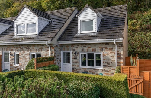 Saltash Cottage | Conveniently located to explore all that Cornwall and Devon have to offer