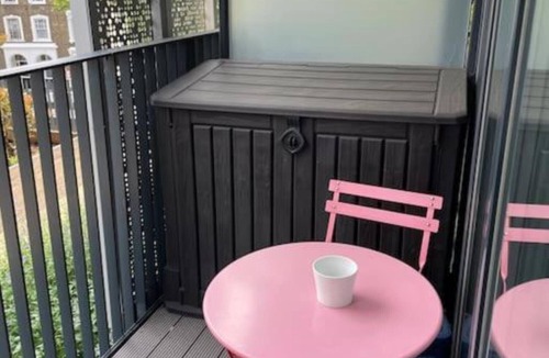 Hackney Apartment | Cool Dalston studio with balcony/gym