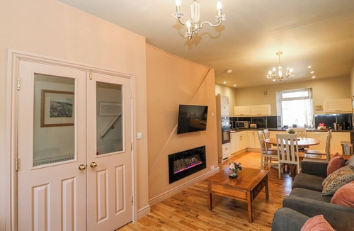 Tideswell Cottage | Corner Cottage