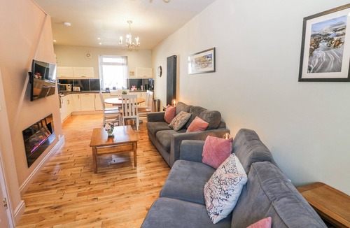 Tideswell Cottage | Corner Cottage