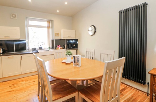 Tideswell Cottage | Corner Cottage