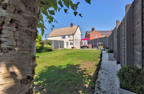 Malpas Cottage | Corner Cottage, Malpas: 4 Bedroom Village House with Parking