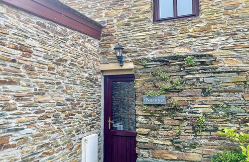 Tintagel Cottage | Cornish end terraced cottage with one double and one twin.