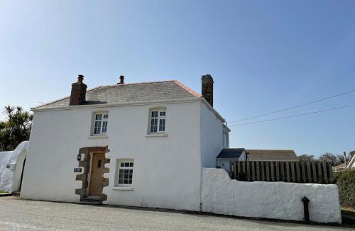 Rose House | Cornwall Coastal Cottage - Beautiful & Stunning