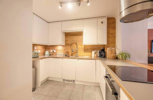 Ascot Apartment | Cosy 1BR -Ascot Racecourse - Parking - By Tempstay