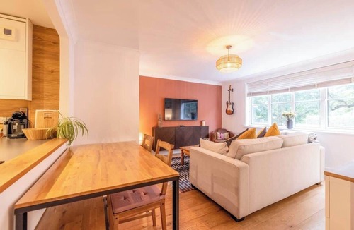 Ascot Apartment | Cosy 1BR -Ascot Racecourse - Parking - By Tempstay