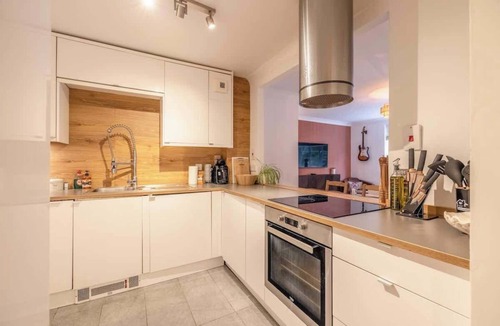 Ascot Apartment | Cosy 1BR -Ascot Racecourse - Parking - By Tempstay