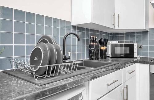 Bermondsey Apartment | Cosy 1BR for 3 in SE16 London, Fully Equipped