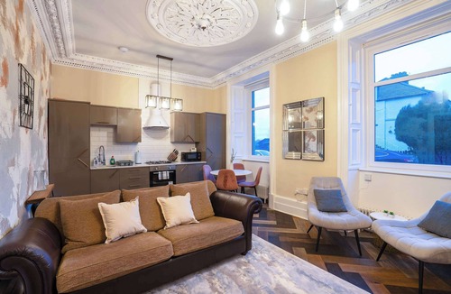 Arniston Apartment | Cosy 2-Bed Flat with Free Parking-by Holiday Homes