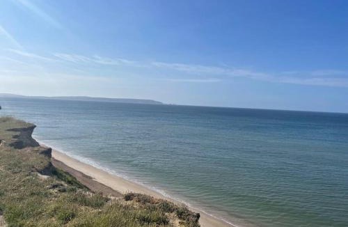 Barton-on-Sea House | Cosy accommodation, easy walk to beach!