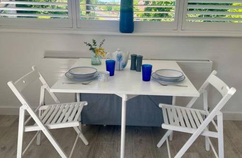 Barton-on-Sea House | Cosy accommodation, easy walk to beach!