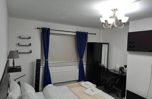 Manchester House | Cosy Accommodation