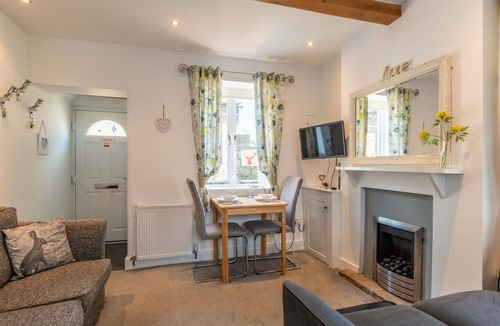 Baslow House | Cosy Corner - One Bedroom House, Sleeps 2