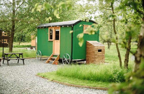 Higher Walton Cabin | Cosy en suite shepherd hut on the grounds of Historic building Samlesbury Hall