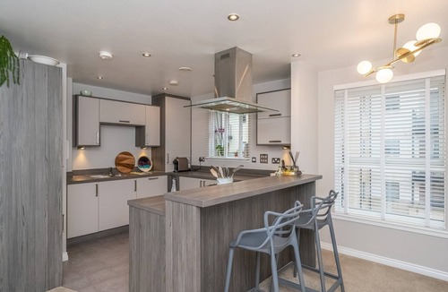 Bonnington Apartment | Cosy Modern Flat - Pass the Keys