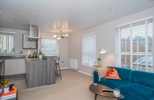 Bonnington Apartment | Cosy Modern Flat - Pass the Keys
