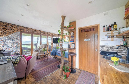 Llanelli Apartment | Cosy Rustic Cabin With hot tub and Country Views