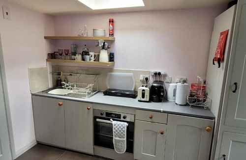 Staple Hill Apartment | Cosy Self-contained Studio Flat in Bristol