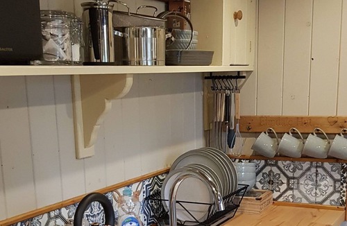 Cleeve Cabin | Cosy Shepherd's Hut perfect for couples in the heart of North Somerset.