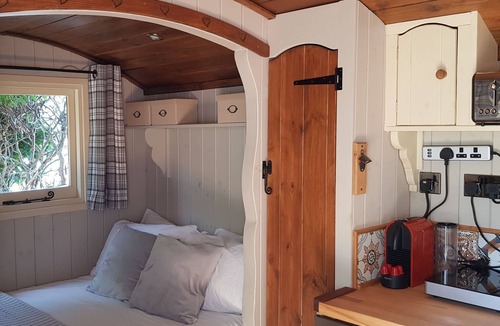 Cleeve Cabin | Cosy Shepherd's Hut perfect for couples in the heart of North Somerset.