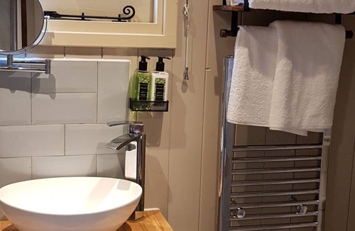 Cleeve Cabin | Cosy Shepherd's Hut perfect for couples in the heart of North Somerset.