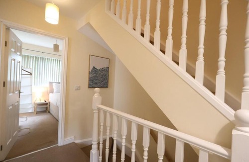 Wolverhampton House | Cosy - Sleeps 9 - En-Suites - Driveway