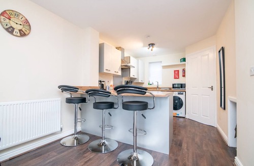 Wolverhampton House | Cosy Two Bedroom House with Driveway Parking and G