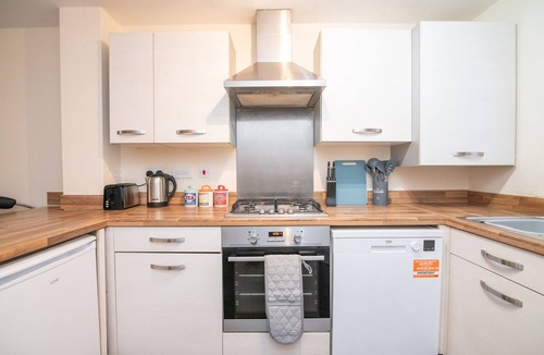 Wolverhampton House | Cosy Two Bedroom House with Driveway Parking and G