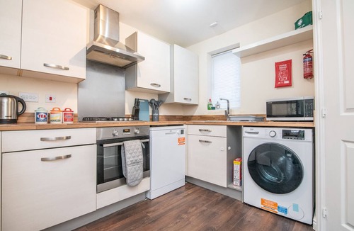 Wolverhampton House | Cosy Two Bedroom House with Driveway Parking and G