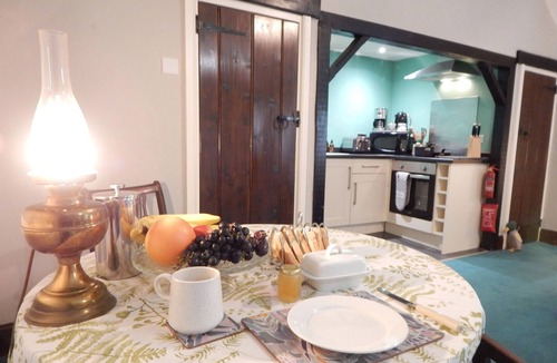 Hinton Apartment | Cotswold Studio (Mallard) | Fast WiFi, Kitchen | Near M4 for Bristol & Bath
